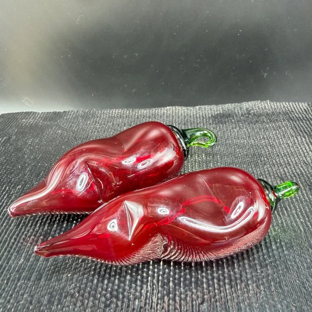 Vintage Hand Blown Glass Chili Pepper Ornaments Red Green Set of 2 Figurines‎